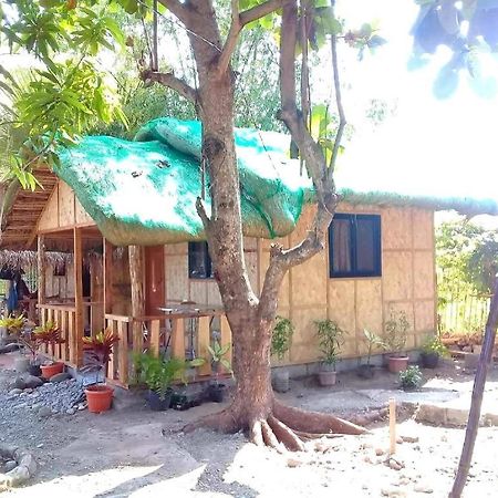 Traditional Filipino Transient House And Huts Near 100 Islands Wharf Alaminos Exterior photo