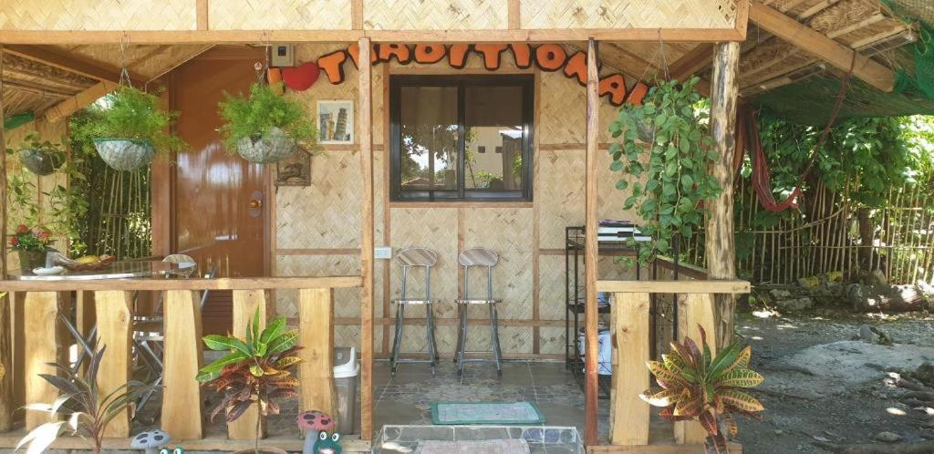 Traditional Filipino Transient House And Huts Near 100 Islands Wharf Alaminos Exterior photo